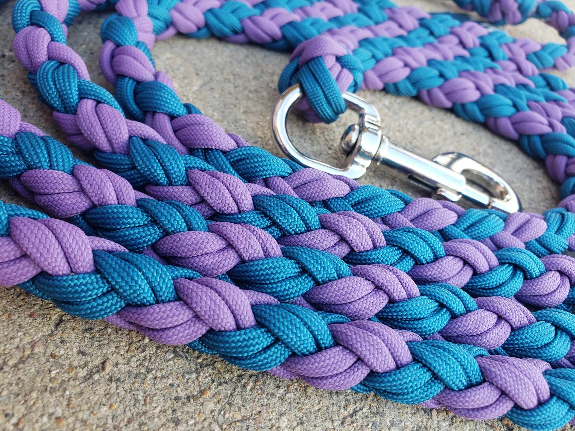 10 Feet Purple & Blue Ready to Ship Paracord Leash – High Tails Paracord