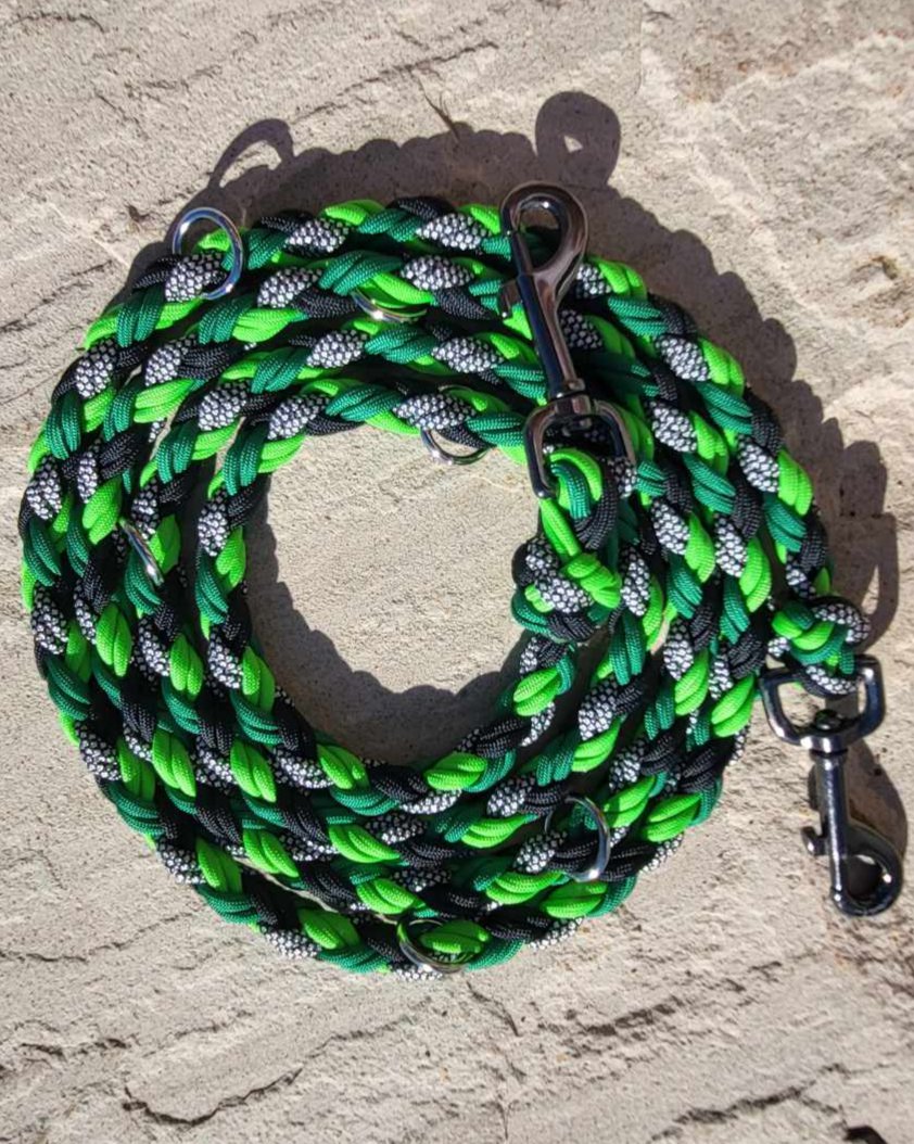 7ft Black & White Diamonds W/Green O-ring Leash